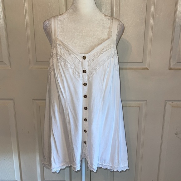 Torrid White Rayon Fit And Flare Slub Lace Trim Button Front Tank - Picture 4 of 8